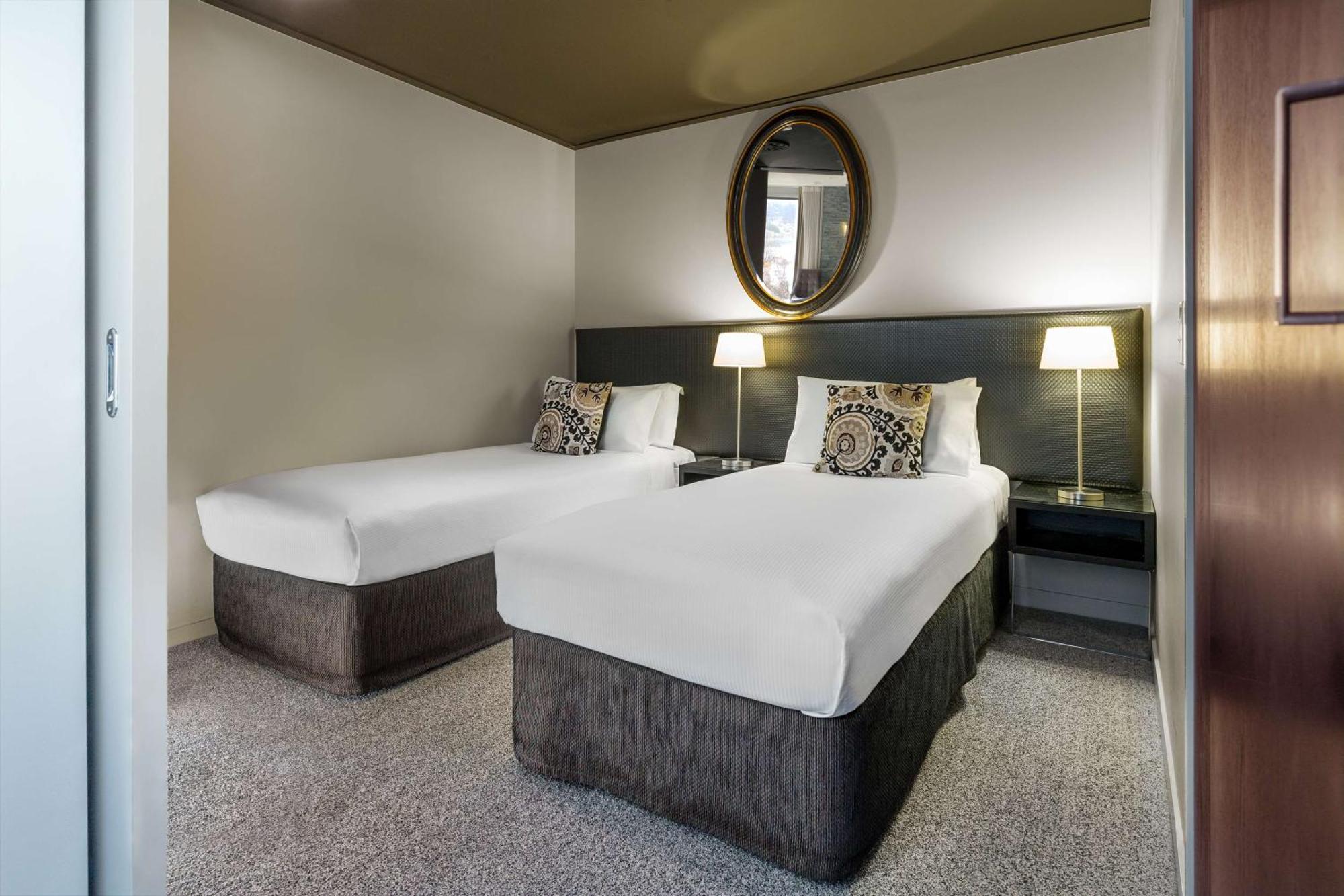 Doubletree By Hilton Queenstown Extérieur photo