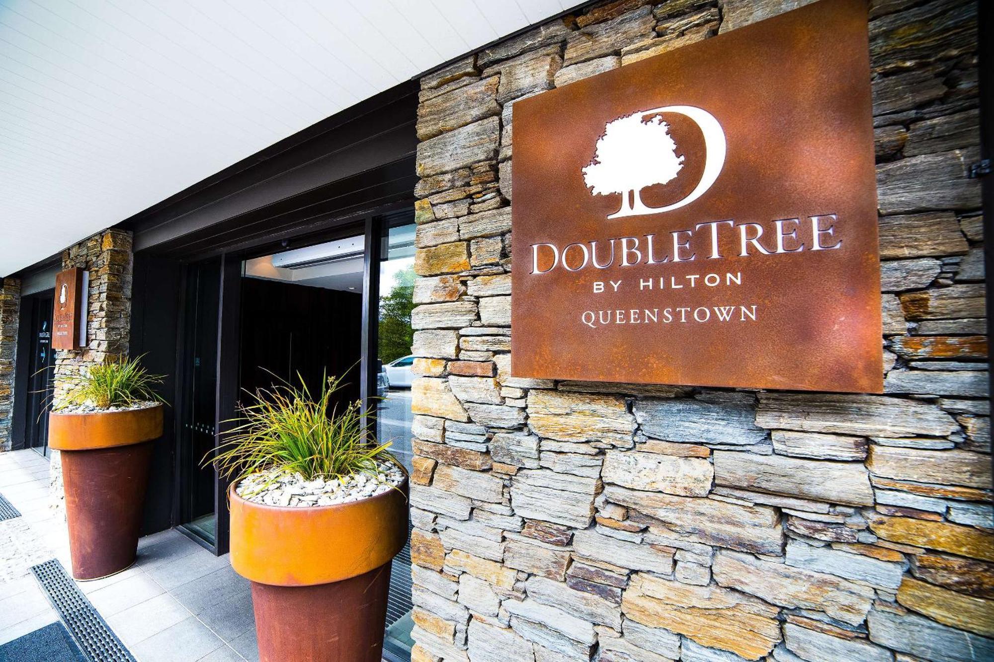 Doubletree By Hilton Queenstown Extérieur photo